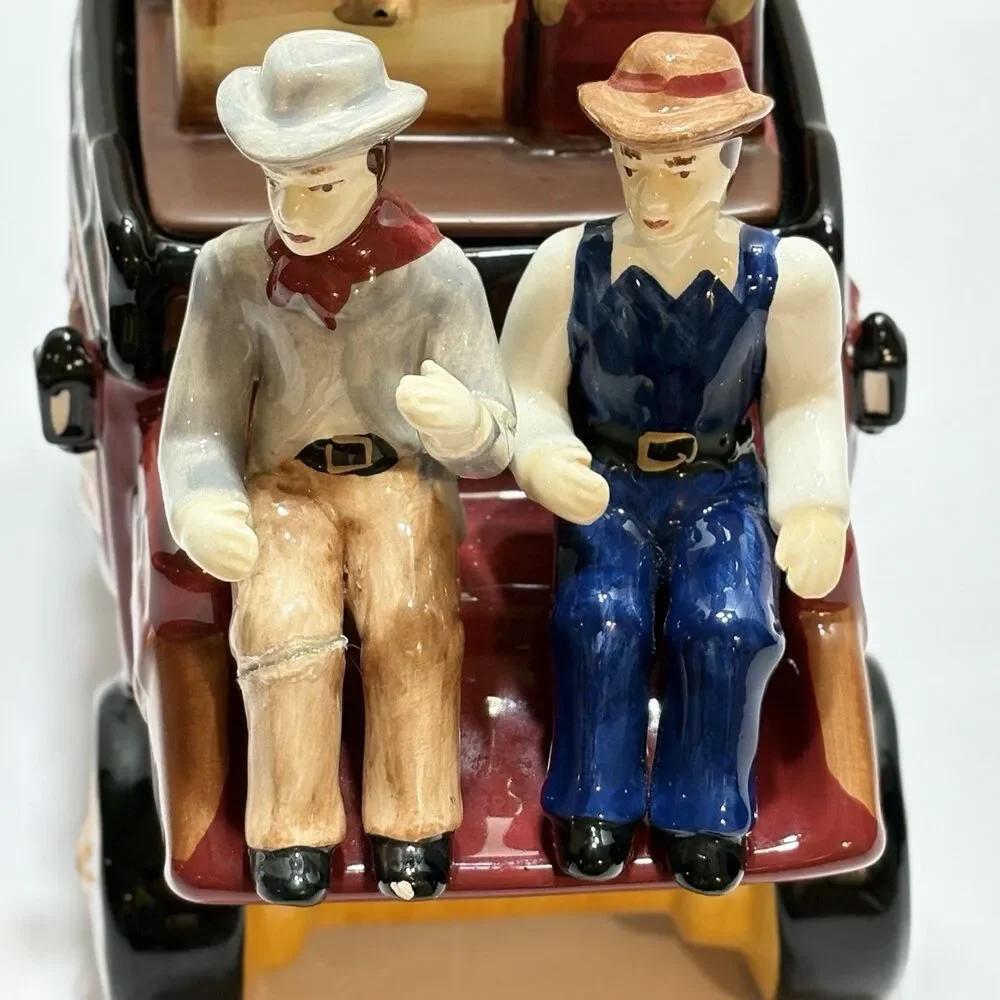 WELLS FARGO & COMPANY (U.S. MAIL) Stagecoach Ceramic COOKIE JAR (2011) READ